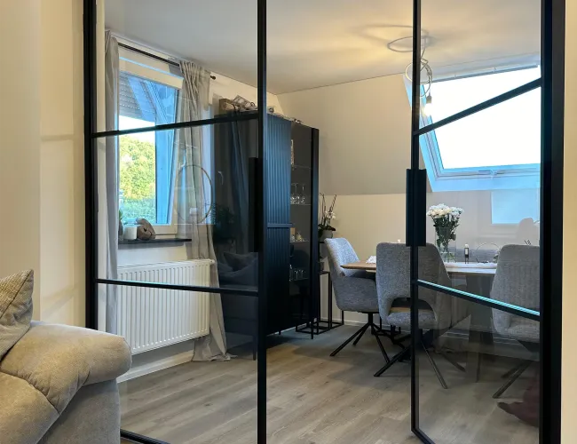 große_lofttuer_im_wohnzimmer