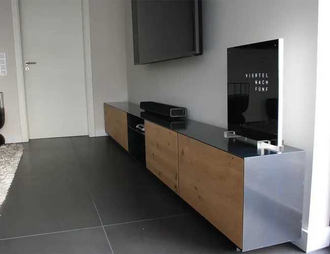 fachwerk_wohnzimmer_schrank